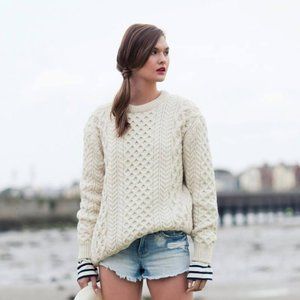 Woman's Lightweight Crew Neck Irish  Sweater  Ecru/cream  Size Small